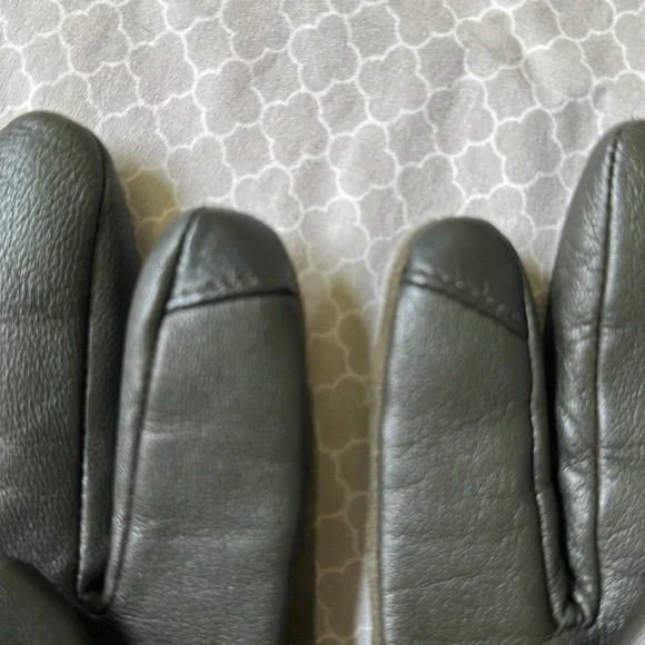 Women's EZ Touch Screen Quilted Suede Gloves - Picture 3 of 7